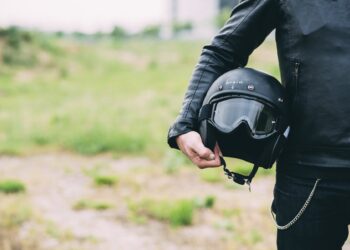 kiiver mootorrattur kiiruskaamera inimjaht