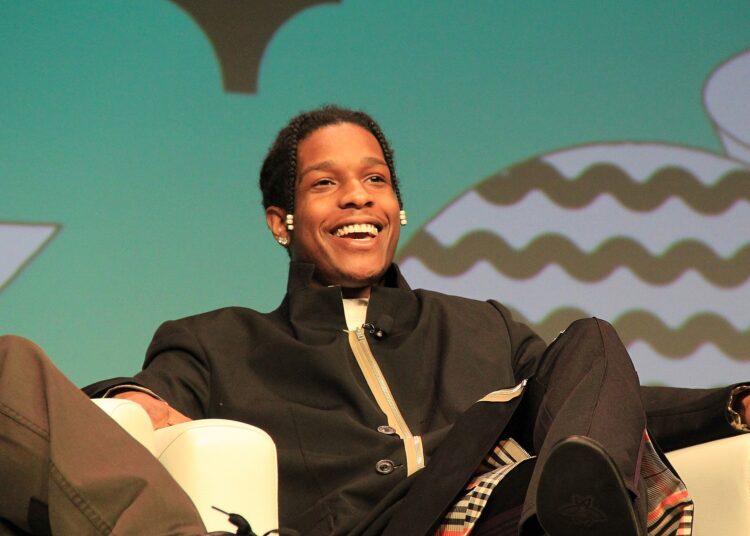 asap rocky rihanna laps