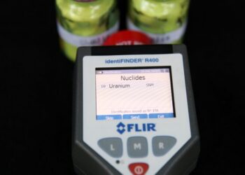 Kiirgusdetektor kinnitab, et tegu on uraaniga. Foto: ssg.gov / Gruusia riiklik julgeolekuteenistus