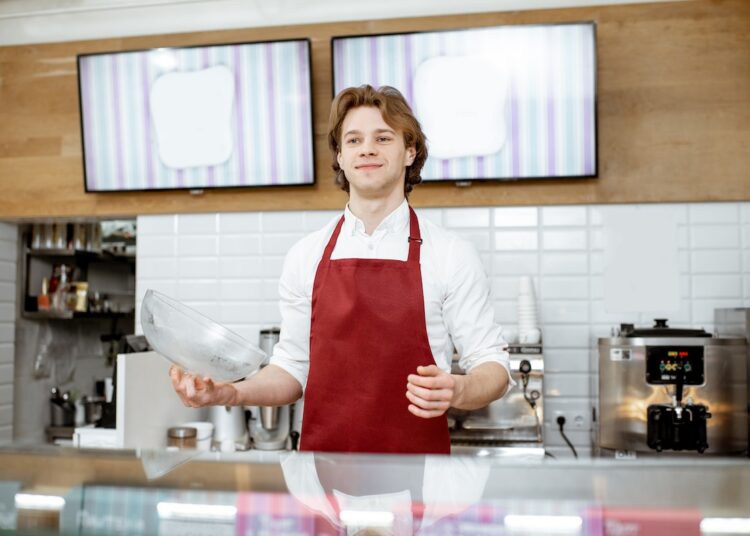 Ametiühingud taunivad MKM-i plaani pikendada alaealiste tööaega. Foto on illustratiivne! Pilt: Envato