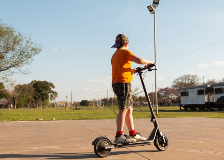 Tänavu on 7–14 aastaste seas registreeritud 45 kergliikuritega seotud liiklusõnnetust. Foto on illustratiivne. Pilt: Envato