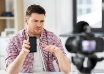 Seaduse järgi on avalik koht maa-ala, ehitis, ruum või ühissõiduk, mis on antud kasutada määratlemata inimeste ringile, mitte virtuaalne keskkond. Foto on illustratiivne. Pilt: Envato