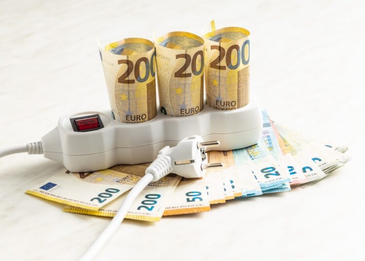 Elektri hind kerkib esmaspäeval enam kui kahekordseks, tipphetkel on üle 500 euro. Foto: Envato