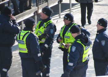 Abipolitseinikud. Foto: Wikimedia / Kuuskinen