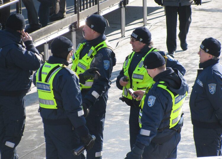 Abipolitseinikud. Foto: Wikimedia / Kuuskinen