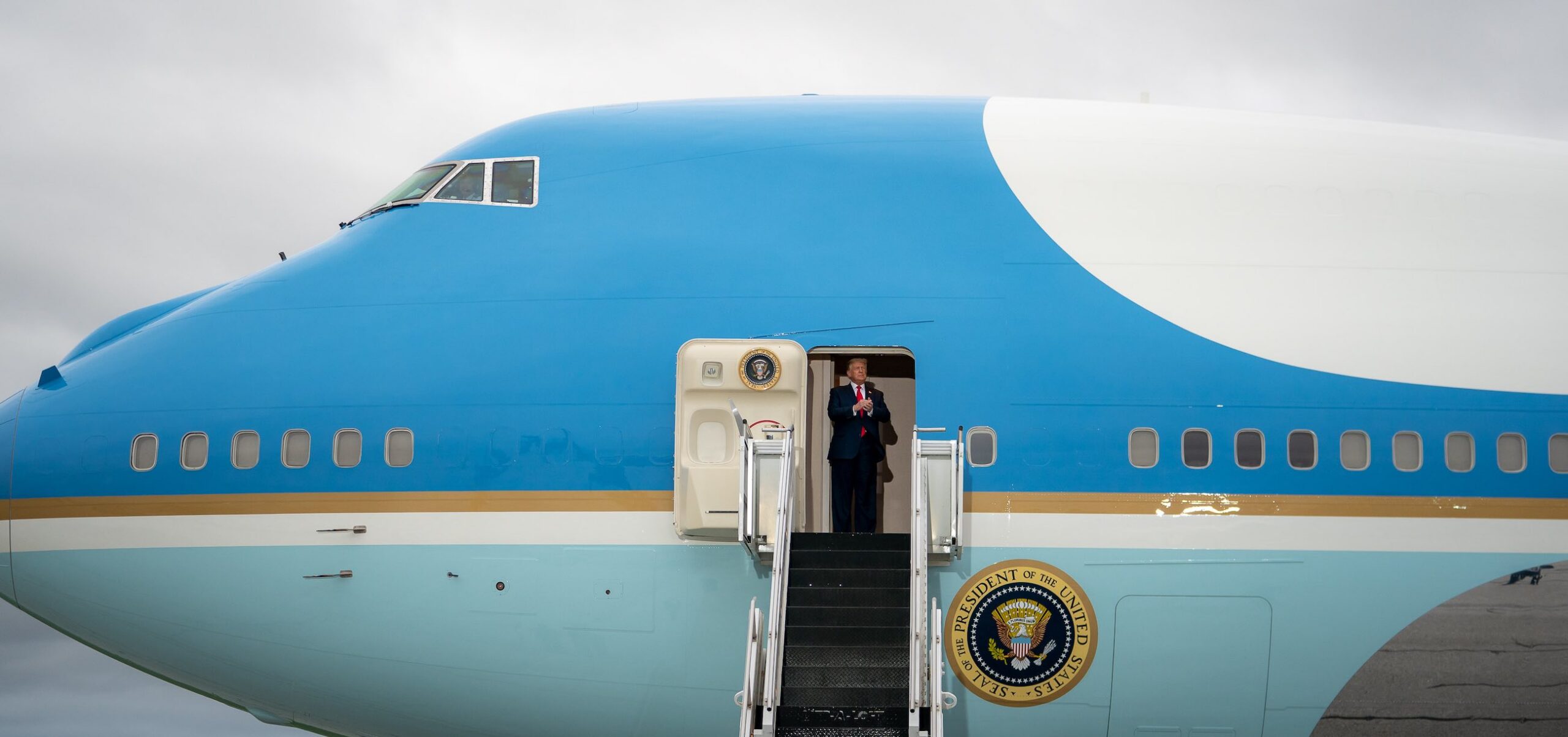 trump AF1