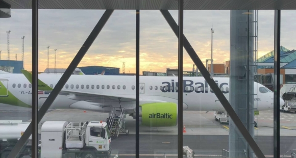 AirBaltic lennuk Tallinna lennujaamas. Foto: Wikimedia