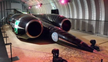 ThrustSSC 1997. aastal helikiiruse ületanud auto Coventry muuseumis. Foto: Wikimedia
