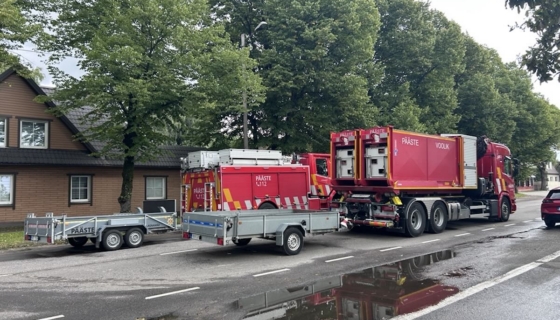 Päästeameti pumpamistööd Räämas. Foto: Päästeamet
