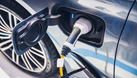 Elektriauto laadimine. Foto: Envato