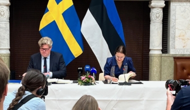 Vanglarendilepingu allkirjastamine. Gunnar Strömmer ja Liisa-Ly Pakosta. Foto: Justiits- ja digiministeerium