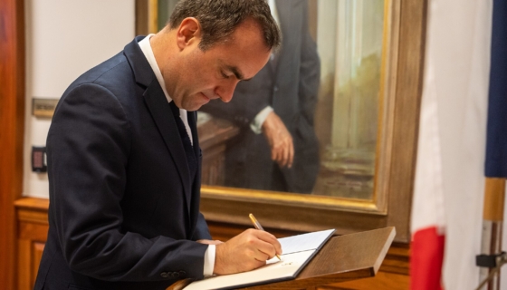 prantsusmaa peaminister ametist tagasi